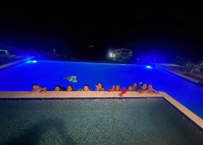 Scia Hills Exclusive 25pax Wifi Netflix Hbo Videoke Pool *